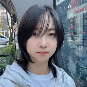 YUMI LEE profile photo