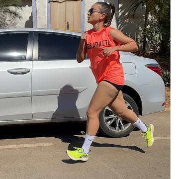 Thais Oliveira profile photo