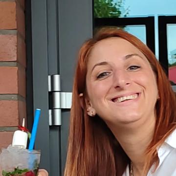 Julia Weyer profile photo