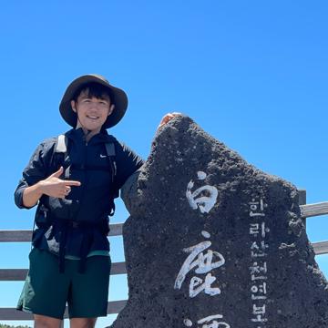 sukjune lee profile photo