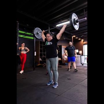 Thays Oliveira profile photo