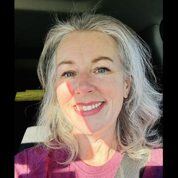 Elizabeth White profile photo