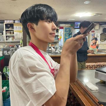 Park Minwoo profile photo