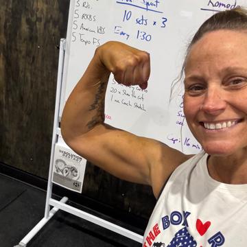 Abbi Holcomb profile photo